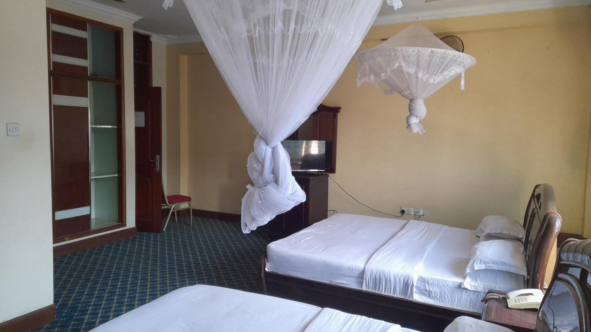 New Jbk Hotel Кампала Екстер'єр фото