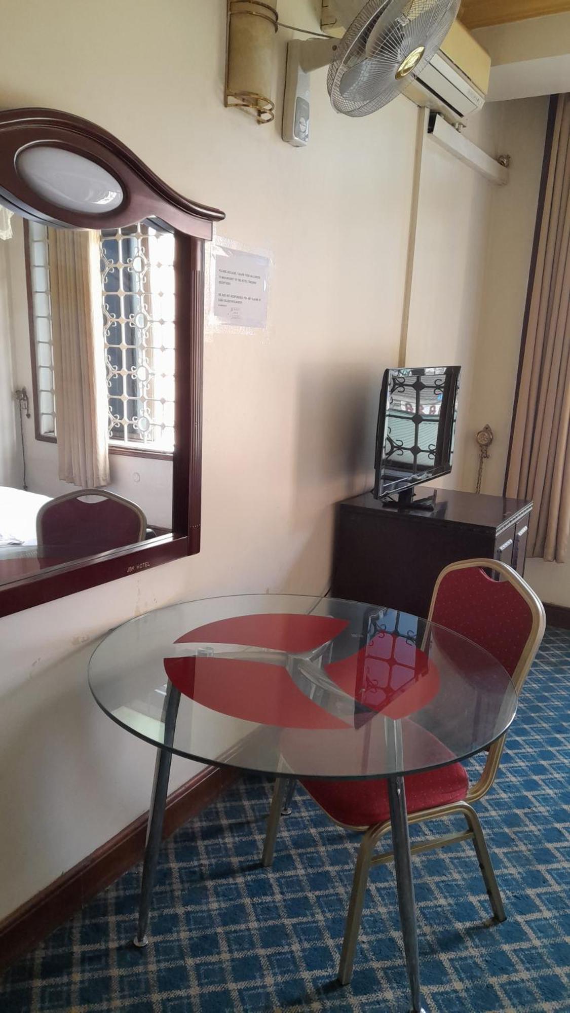 New Jbk Hotel Кампала Екстер'єр фото
