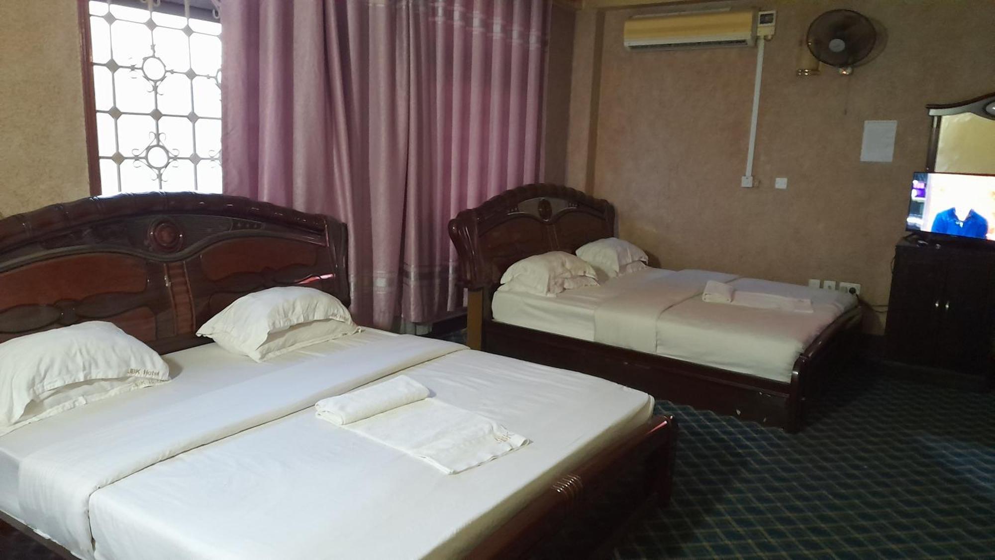 New Jbk Hotel Кампала Екстер'єр фото